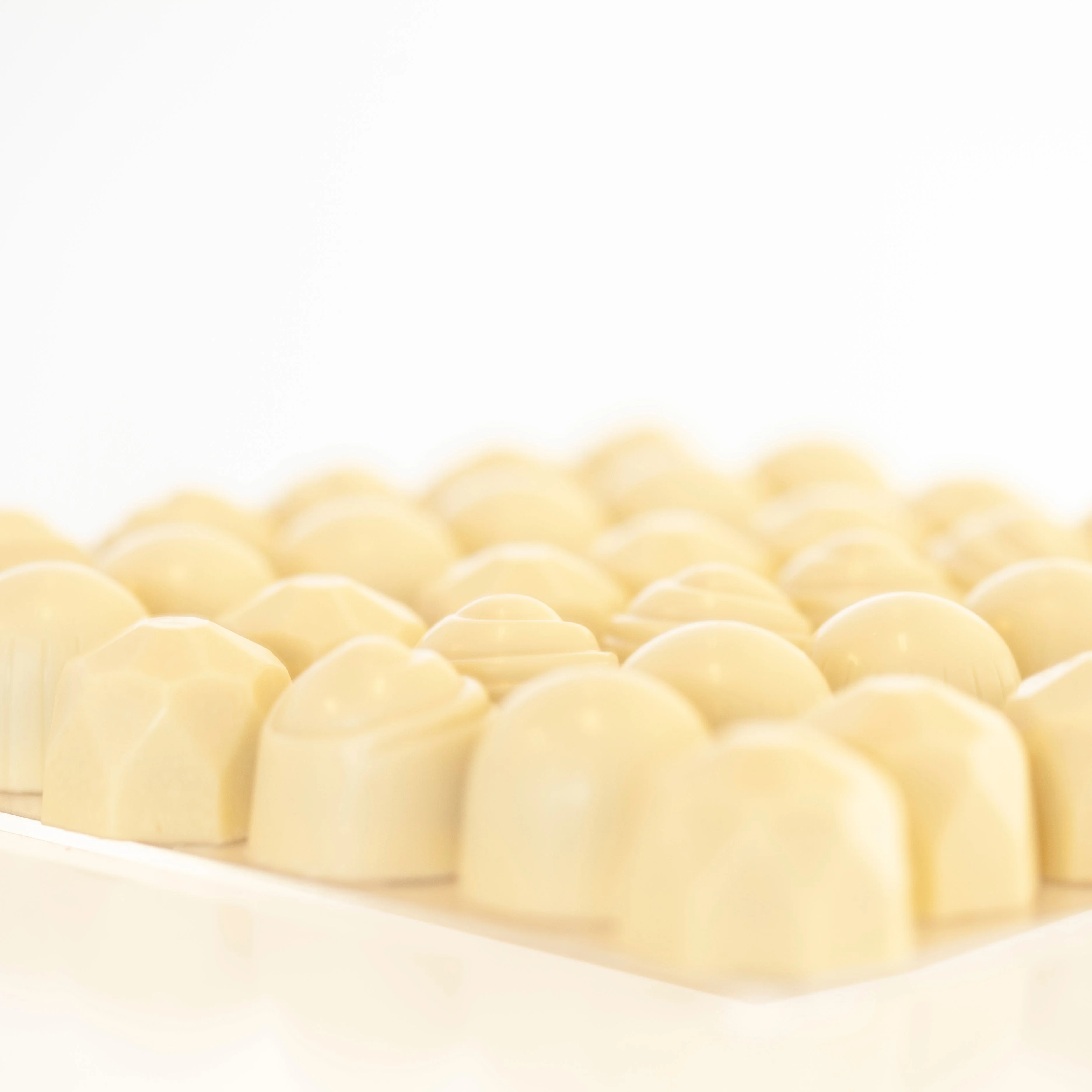Diamond Sugarfree White Chocolate - Image 3