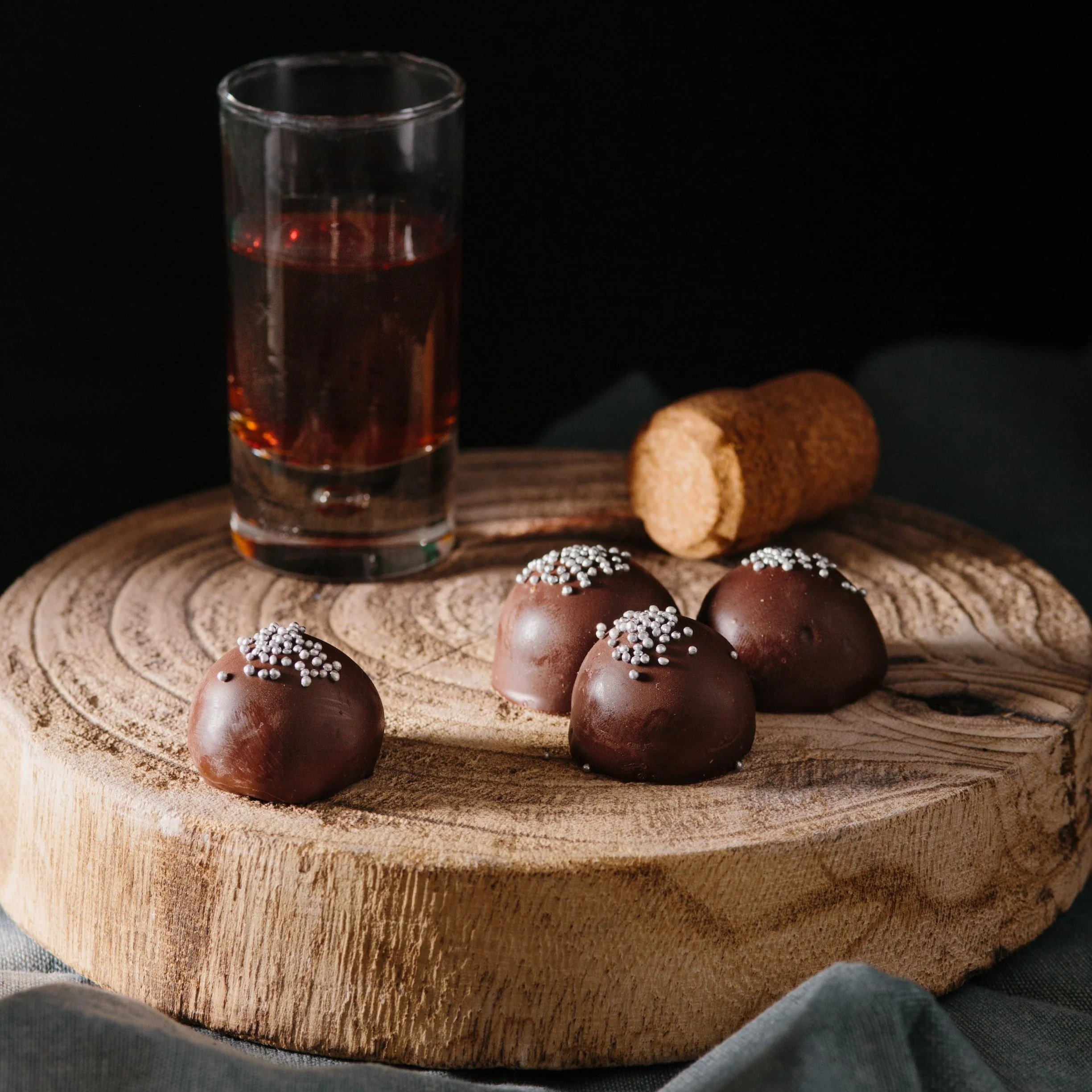 Manon Marc de Champagne Dark Chocolate - Image 3